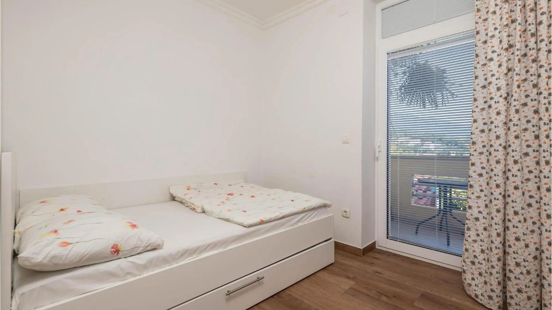 2 Bedroom Lovely Apartment In Ika 0*,