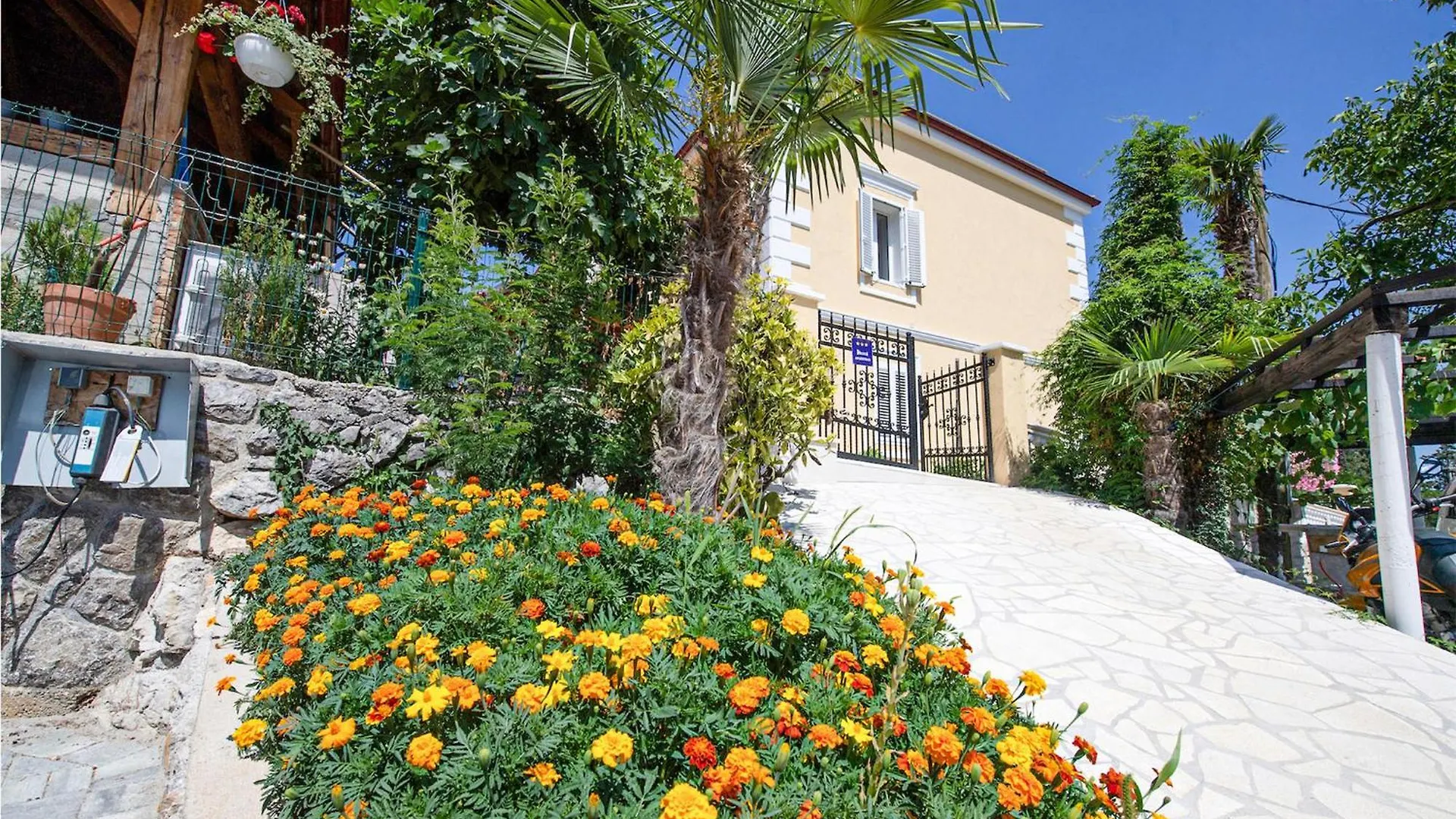 2 Bedroom Lovely Apartment In Ika