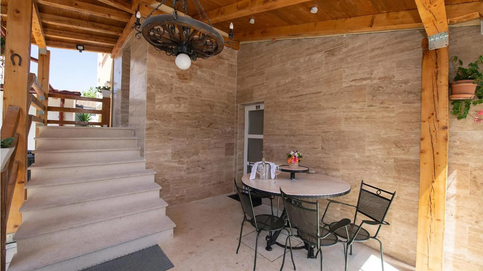 2 Bedroom Lovely Apartment In Ika Croatia